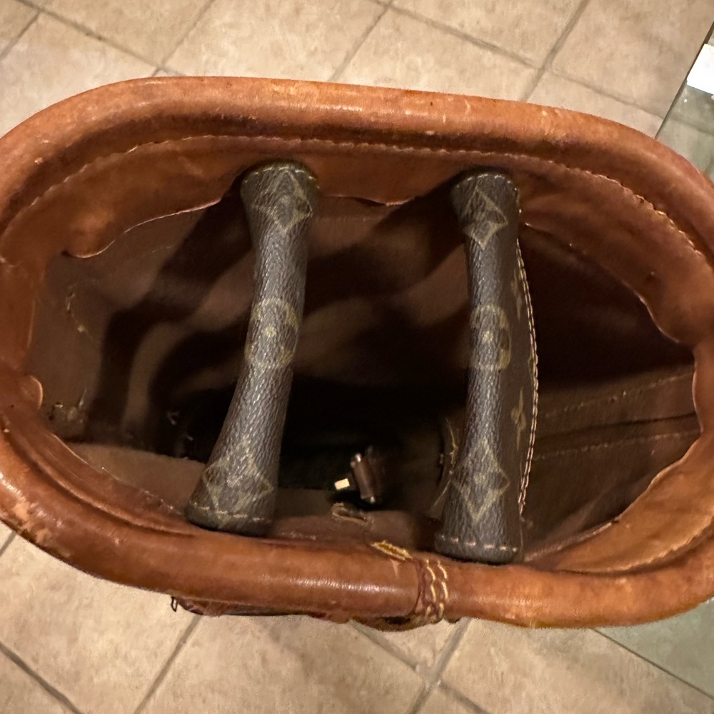 Louis Vuitton vintage collectible golf bag. - Picture 12 of 12